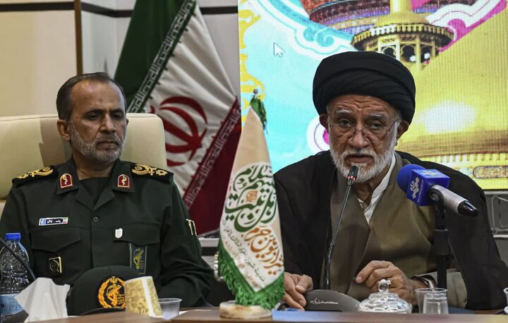 تصاویر| جلسه شورای فرهنگ عمومی و توسعه قرآنی فارس در سومین حرم اهل بیت(ع)