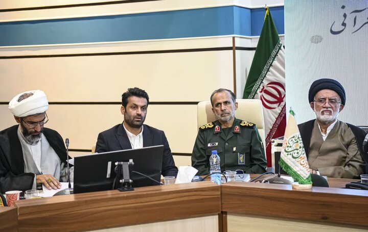 تصاویر| جلسه شورای فرهنگ عمومی و توسعه قرآنی فارس در سومین حرم اهل بیت(ع)