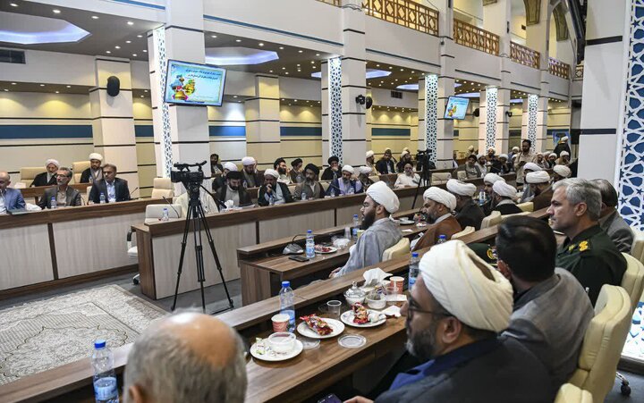 تصاویر| جلسه شورای فرهنگ عمومی و توسعه قرآنی فارس در سومین حرم اهل بیت(ع)