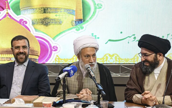 تصاویر| جلسه شورای فرهنگ عمومی و توسعه قرآنی فارس در سومین حرم اهل بیت(ع)