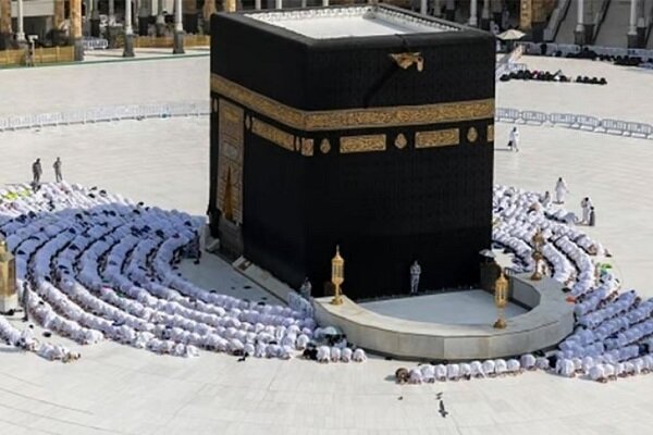 First groups of Hajj pilgrims arrive in Saudi Arabia as rare scenes of Kaaba emerge