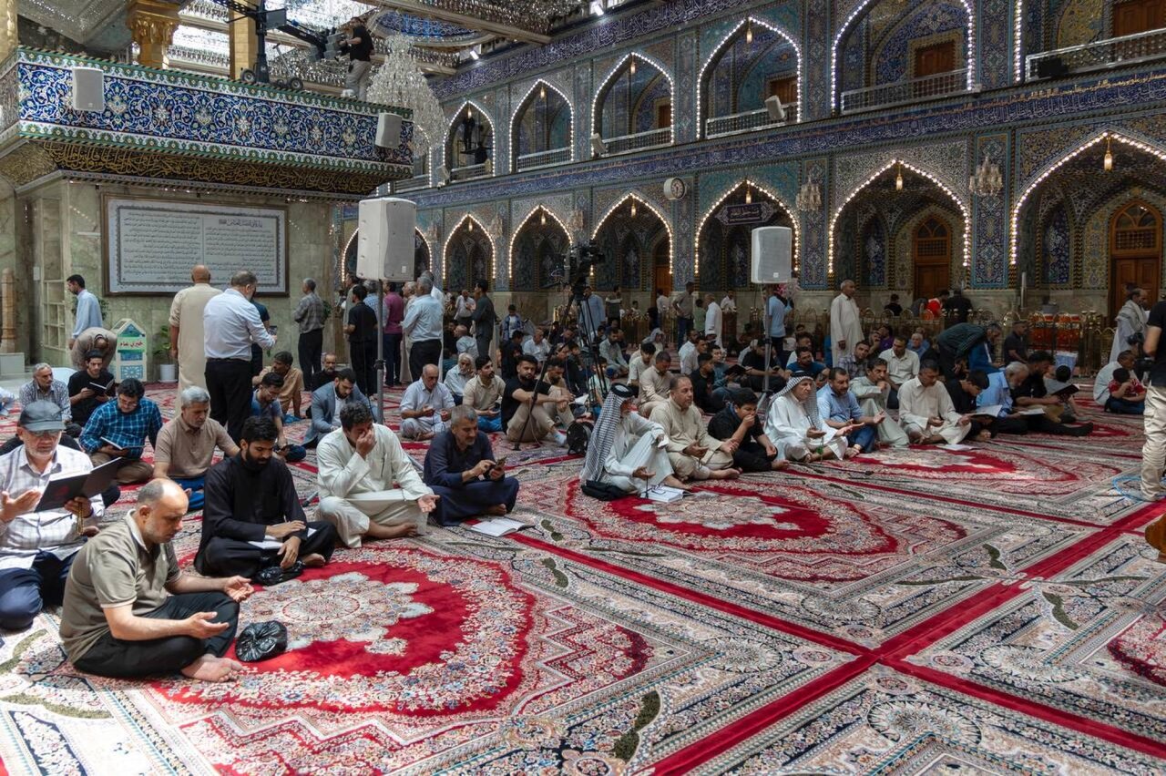 Pilgrims perform reciting Dua al-Nudba at al-Abbas shrine (+Photos)