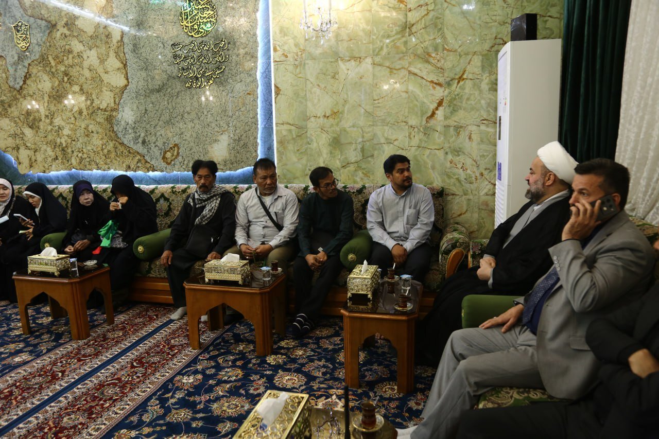 شیعیان تایلندی از حرم امام حسین (ع) دیدن کردند/ شمار پیروان اهلبیت(ع) در تایلند به ۷۵ هزار نفر میرسد