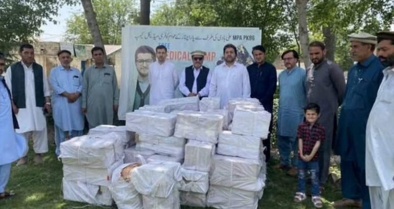 Shia scholar sends a large consignment of medicines to Parachinar