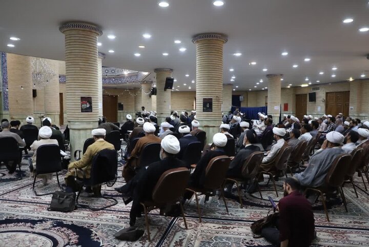 Photos: Seminary students honor Ayatollah Fazel Lankarani on occasion of Teacher's Day