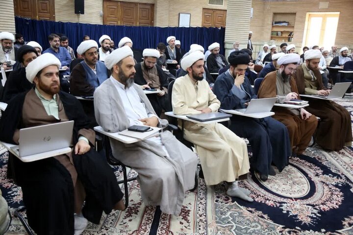 Photos: Seminary students honor Ayatollah Fazel Lankarani on occasion of Teacher's Day