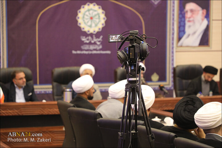 Photos: Group of scholars from Najaf Seminary meet with Secretary General of AhlulBayt World Assembly