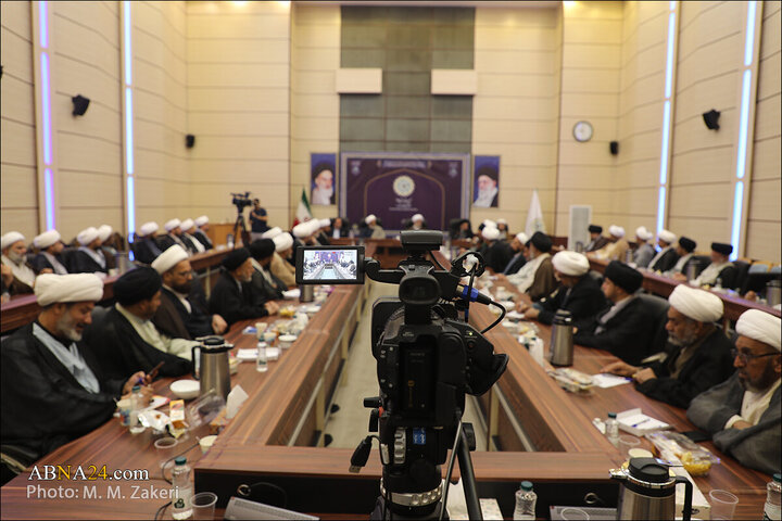 Photos: Group of scholars from Najaf Seminary meet with Secretary General of AhlulBayt World Assembly