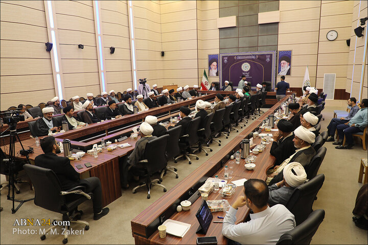 Photos: Group of scholars from Najaf Seminary meet with Secretary General of AhlulBayt World Assembly