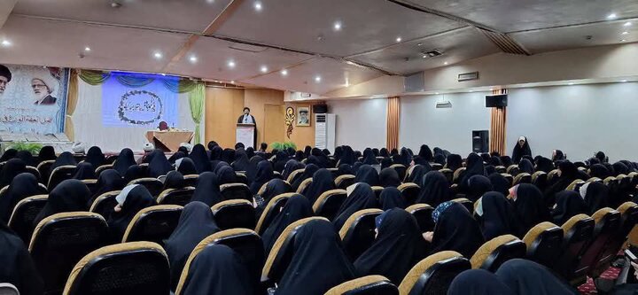 جامعة المصطفى تكريم الطالبات والمبلغات مشهد