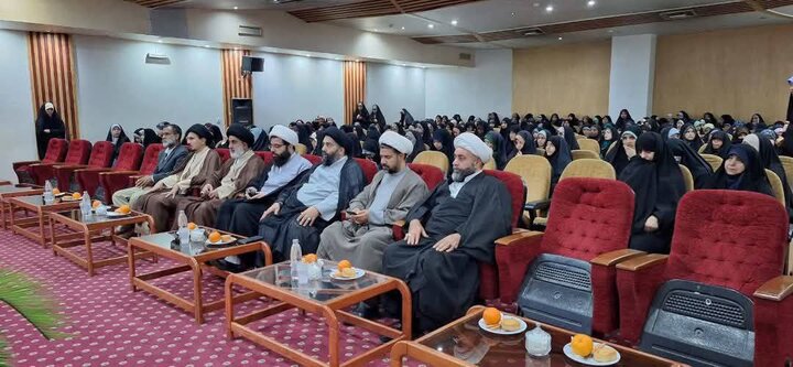 جامعة المصطفى تكريم الطالبات والمبلغات مشهد