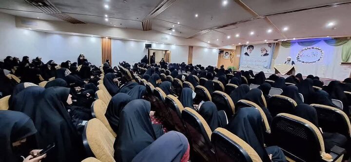 جامعة المصطفى تكريم الطالبات والمبلغات مشهد