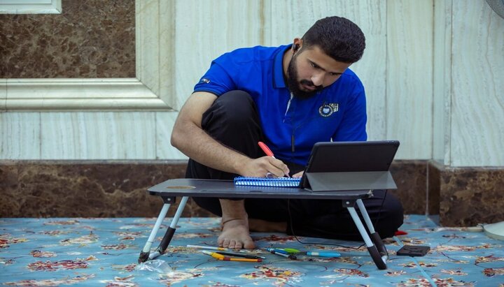 في رحاب سيد الشهداء (ع).. دفاتر الطلبة تنبض علما بين جدران الطمأنينة