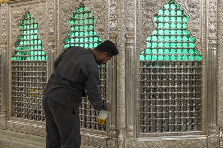 إنهاء تثبيت شبّاك سرداب الإمام الحسين في مرقد أبي الفضل العباس (عليهما السلام)