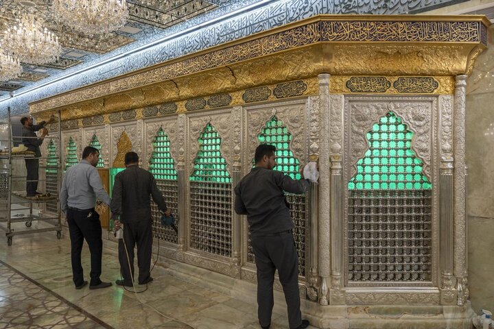 إنهاء تثبيت شبّاك سرداب الإمام الحسين في مرقد أبي الفضل العباس (عليهما السلام)
