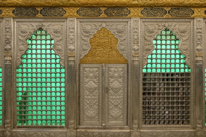 إنهاء تثبيت شبّاك سرداب الإمام الحسين في مرقد أبي الفضل العباس (عليهما السلام)