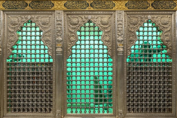 إنهاء تثبيت شبّاك سرداب الإمام الحسين في مرقد أبي الفضل العباس (عليهما السلام)