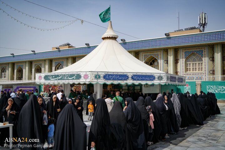 خادمی رزمندگان لشکر ۱۴ امام حسین(ع) اصفهان در چایخانه امام رضا(ع)