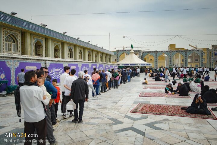 خادمی رزمندگان لشکر ۱۴ امام حسین(ع) اصفهان در چایخانه امام رضا(ع)