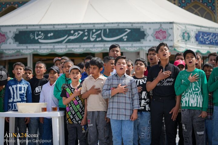 خادمی رزمندگان لشکر ۱۴ امام حسین(ع) اصفهان در چایخانه امام رضا(ع)