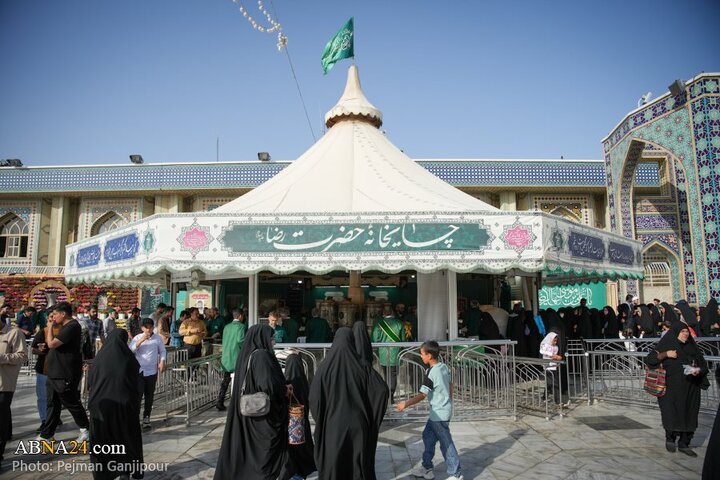 خادمی رزمندگان لشکر ۱۴ امام حسین(ع) اصفهان در چایخانه امام رضا(ع)