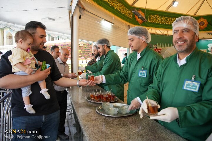 خادمی رزمندگان لشکر ۱۴ امام حسین(ع) اصفهان در چایخانه امام رضا(ع)