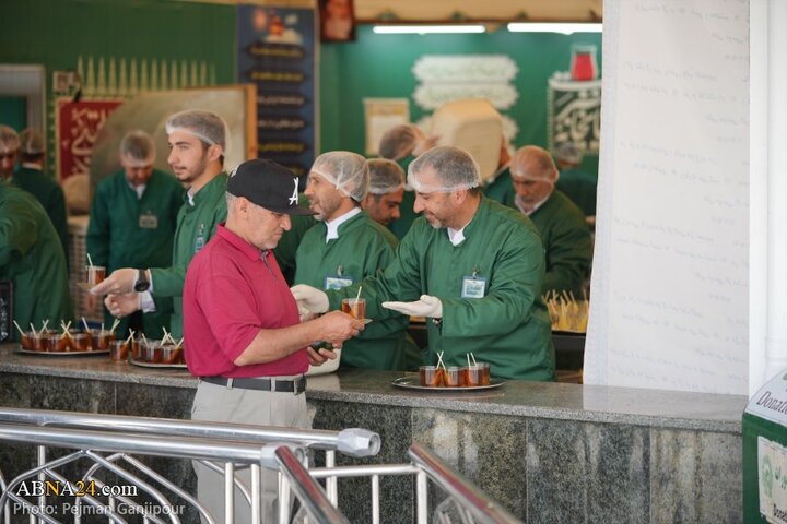 خادمی رزمندگان لشکر ۱۴ امام حسین(ع) اصفهان در چایخانه امام رضا(ع)