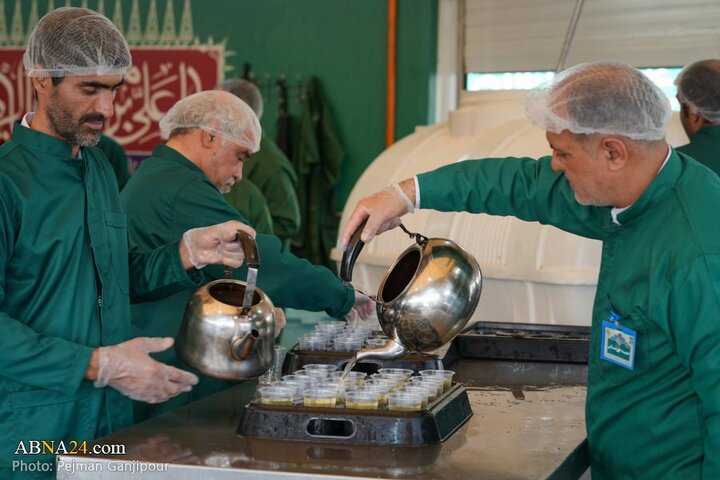 خادمی رزمندگان لشکر ۱۴ امام حسین(ع) اصفهان در چایخانه امام رضا(ع)
