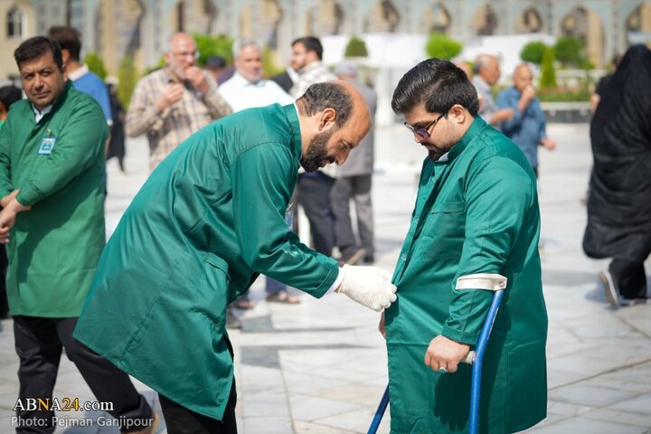 خادمی رزمندگان لشکر ۱۴ امام حسین(ع) اصفهان در چایخانه امام رضا(ع)