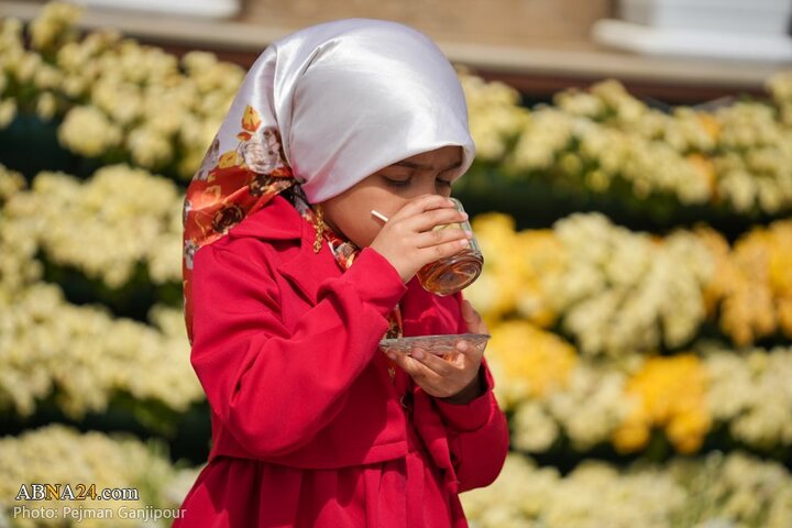 خادمی رزمندگان لشکر ۱۴ امام حسین(ع) اصفهان در چایخانه امام رضا(ع)