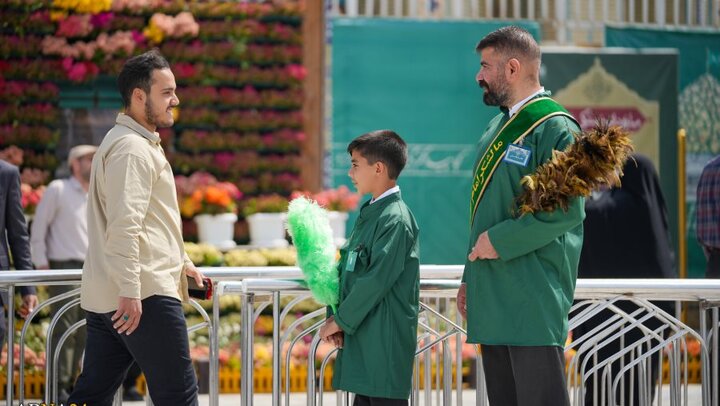 خادمی رزمندگان لشکر ۱۴ امام حسین(ع) اصفهان در چایخانه امام رضا(ع)