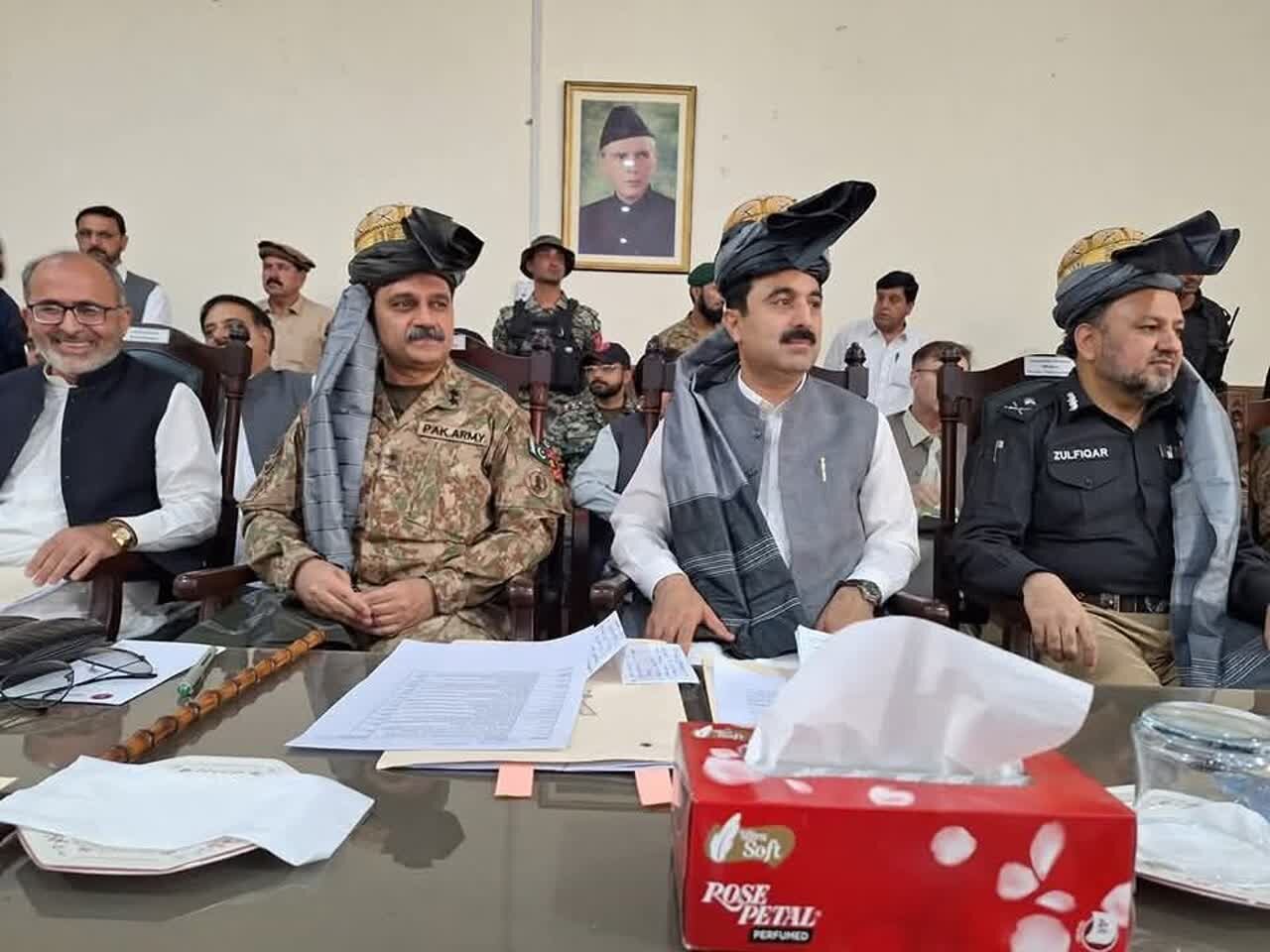حضور مقامات ارشد ایالت خیبر پختونخواه در منطقه پاراچنار/ وعده دولت پاکستان برای توسعه زیرساختهای منطقه در سایه صلح