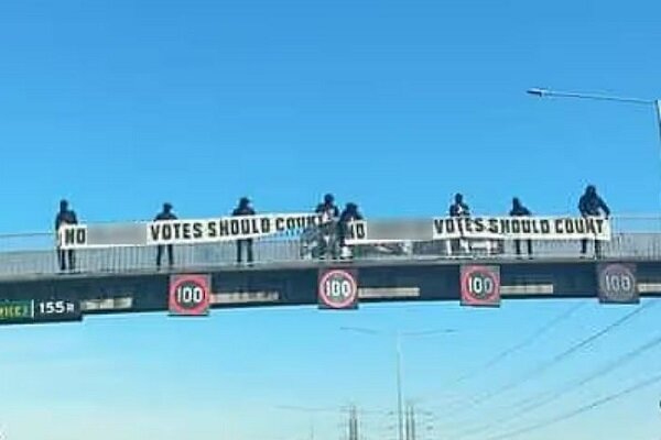 Victoria Police investigate racist banners displayed on Melbourne freeway