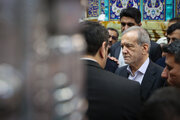 تصویری خبر | صدر ایران کی مقدس روضہ حضرت معصومہؑ پر عقیدت بھری حاضری