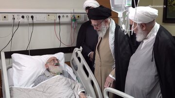 عصر امروز رهبر انقلاب از حضرت آیت‌الله نوری همدانی عیادت کرد + ویدیو
