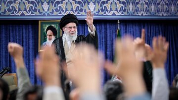 Imam Khamenei: Tidak Ada Manfaat Lebih Tinggi bagi Umat Islam selain Persatuan