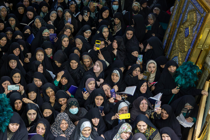 تزیین الحرم الرضوي بالزهور بمناسبة أیام عشرة الکرامة