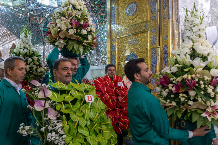 تزیین الحرم الرضوي بالزهور بمناسبة أیام عشرة الکرامة