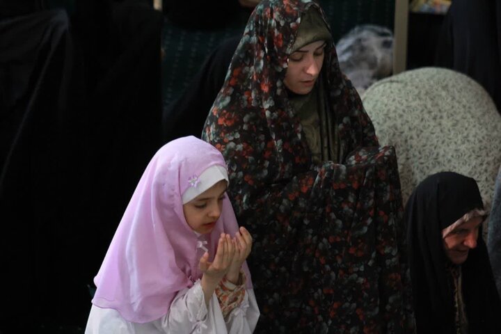 گزارش تصویری|  مراسم ویژه ولادت حضرت معصومه(س) و دخترانه‌ترین نماز جمعه سال در زنجان