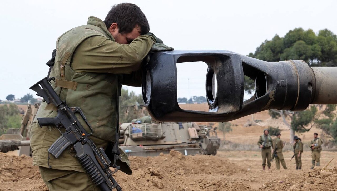 Paper: What crises are plaguing Israeli army as war continues?
