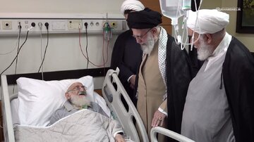 İmam Xamenei həzrətləri Ayətullah Nuri Həmədanini ziyarət edib \  Video
