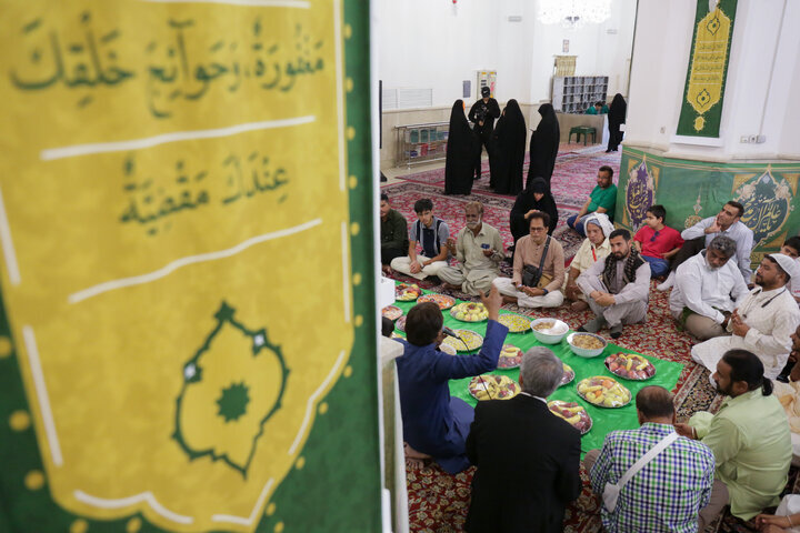 تصویری خبر | "مشہد: آستانِ قدس رضوی میںدسترخوان کی باوقار تقریب"