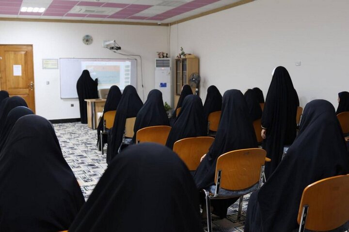 دورة (ينابيع الرحمة) النسوية في كربلاء