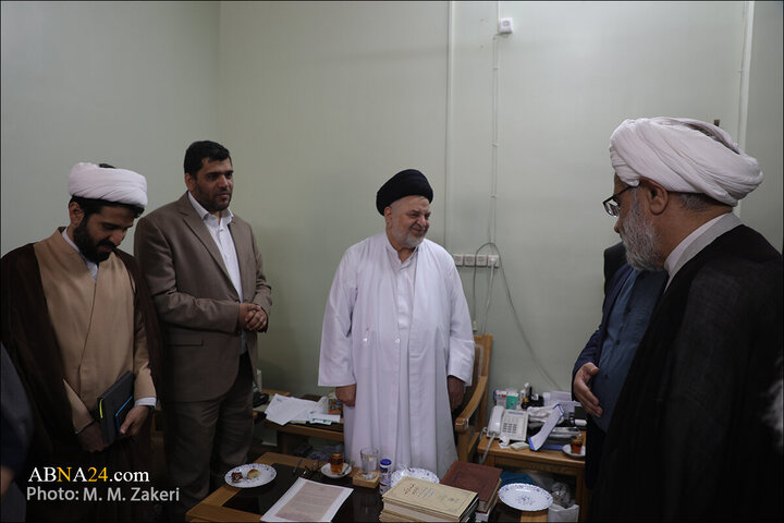 Raporê Wêne: Civînê Endamên Rêveberiya "Wîkî Şîa" bi Nûnerê Ayetullah Sîstanî li Îranê