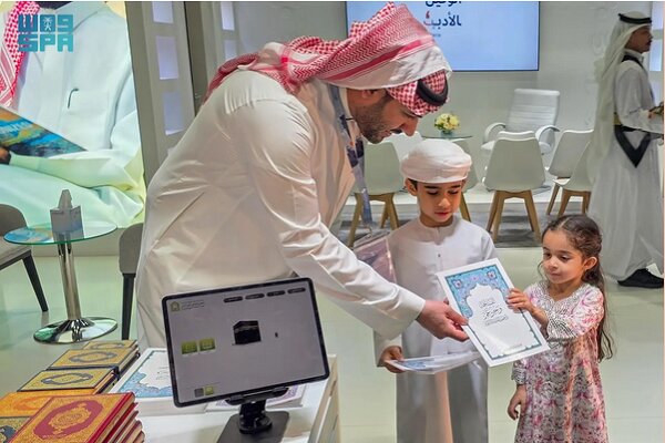 Copies of holy Quran distributed at Abu Dhabi Book Fair
