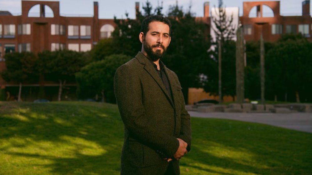 Palestinski pjesnik osvojio Pulitzerovu nagradu za rad o patnjama Palestinaca usred izraelskog genocida