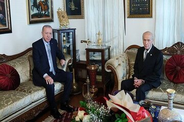 Erdoğan’ın yeniden aday olabilmesi için anayasal değişiklik önerisi