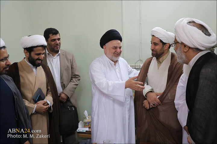 Photos: "WikiShia" managers meet with Ayatollah Sistani's representative in Iran
