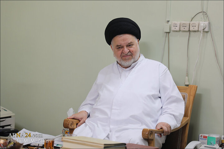 Photos: "WikiShia" managers meet with Ayatollah Sistani's representative in Iran