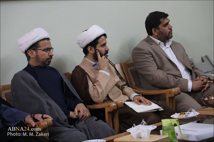 Photos: "WikiShia" managers meet with Ayatollah Sistani's representative in Iran
